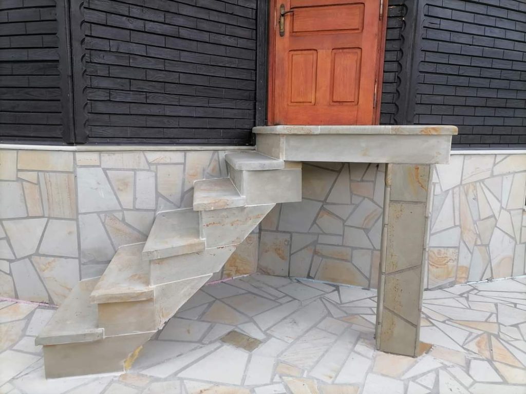 scari trepte din piatra naturala de Vama