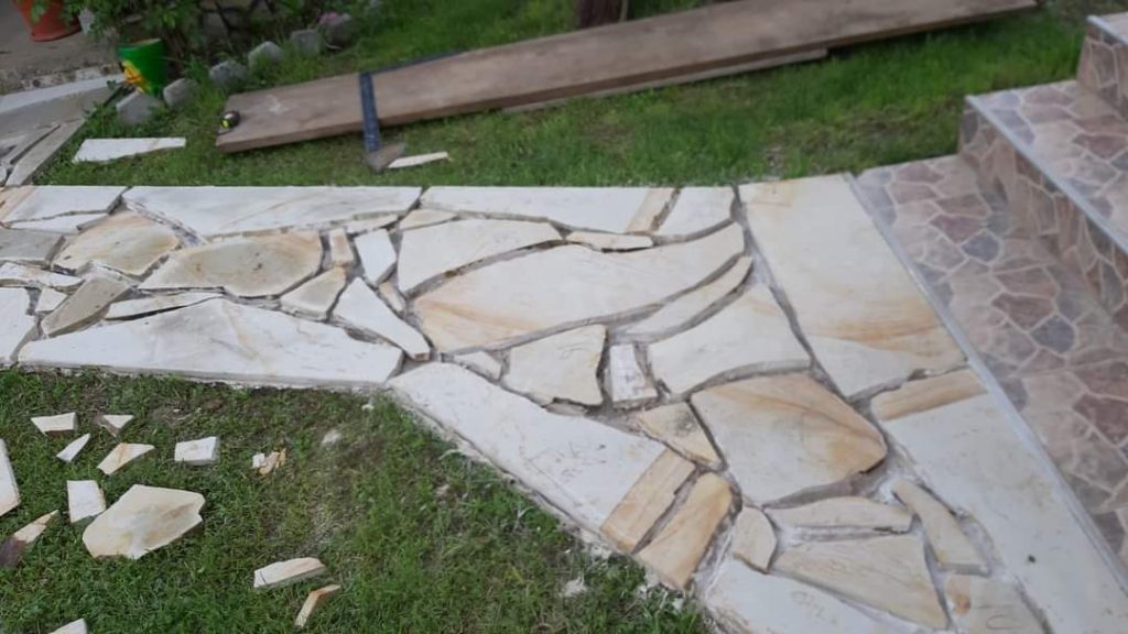 Placaj slefuit nedimensionat pentru placări soclu și pardoseala din piatra naturala de Vama