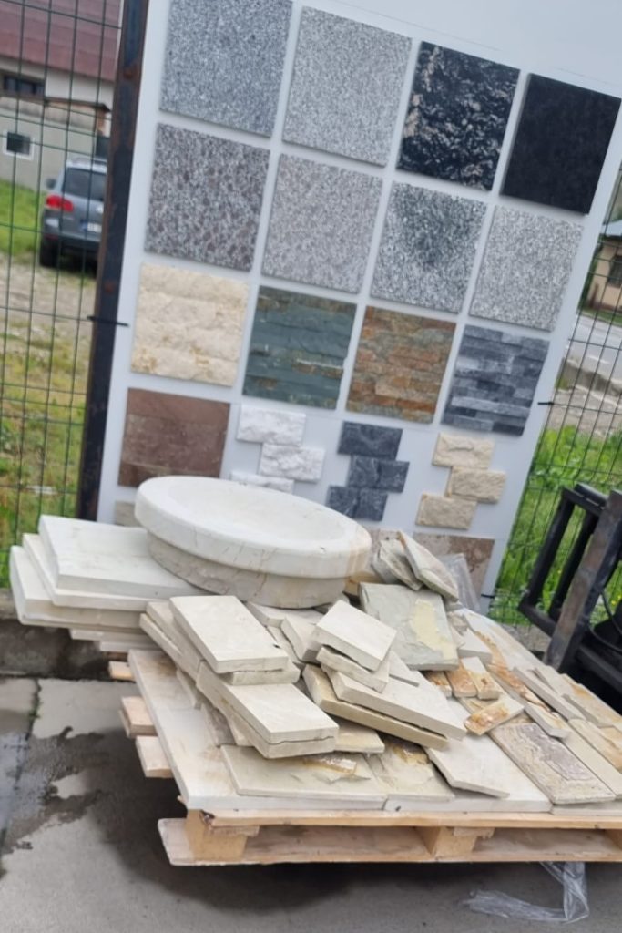 Tasele scapiţate regulate din piatra naturala de Vama